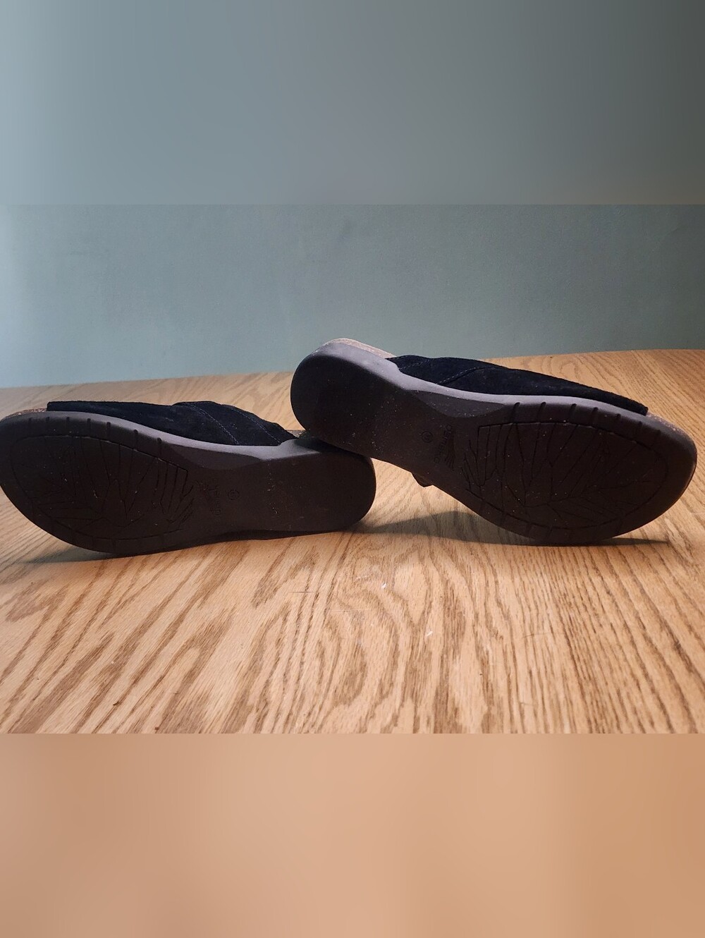 Dansko Rylee Sandals Black Suede Straps Metallic Buckle Size 39 Like New - Picture 6 of 9